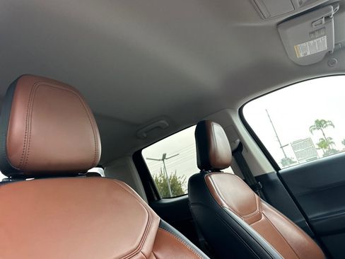 Used 2022 Ford Maverick Lariat w/ Lariat Luxury Package image 16