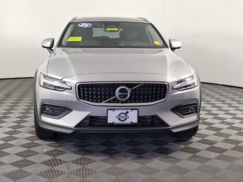 Certified 2025 Volvo V60 B5 Cross Country Plus AWD/4WD image 3