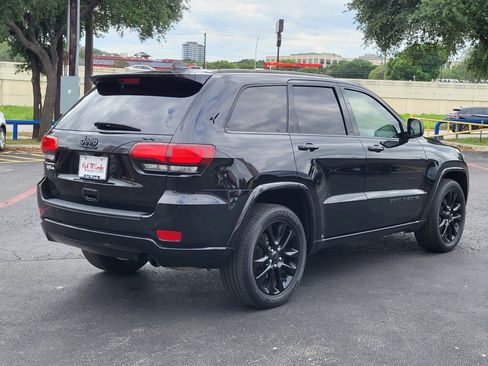 Used 2021 Jeep Grand Cherokee Laredo X RWD image 4
