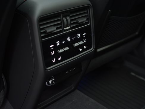 Certified 2025 Porsche Cayenne GTS AWD/4WD image 34