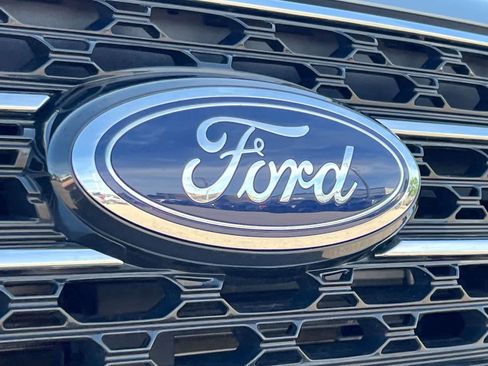 Used 2024 Ford Explorer XLT w/ Equipment Group 202A AWD/4WD image 13