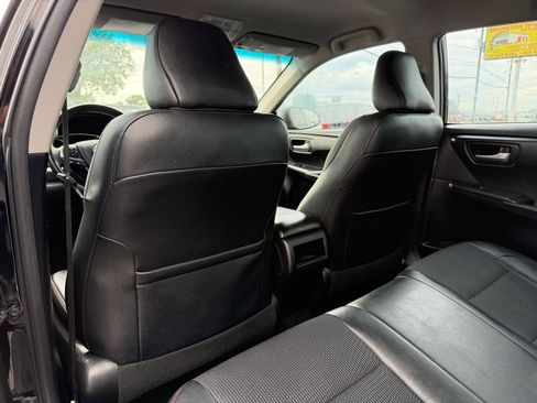 Used 2017 Toyota Camry SE FWD image 11