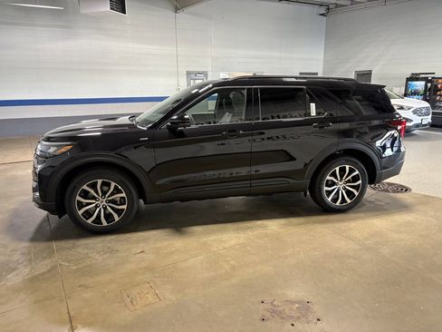 New 2026 Ford Explorer ST-Line image 5