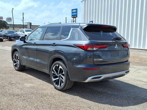 Used 2024 Mitsubishi Outlander SE AWD/4WD image 3