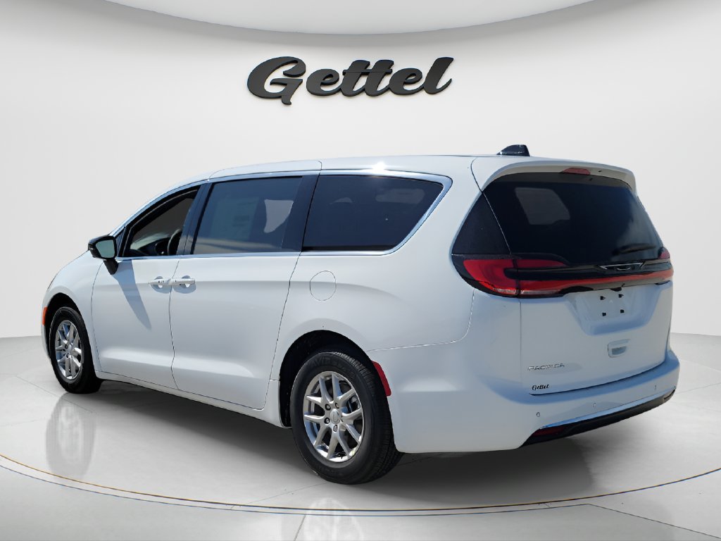 New 2027 Chrysler Pacifica Select w/ Family Tech Group FWD image 7