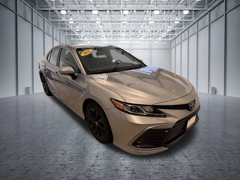 Used 2022 Toyota Camry LE w/ Convenience Package FWD image 6