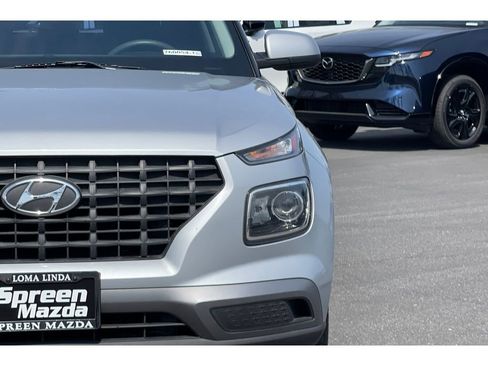 Used 2021 Hyundai Venue SE FWD image 46