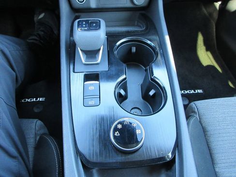 Used 2023 Nissan Rogue SV image 29