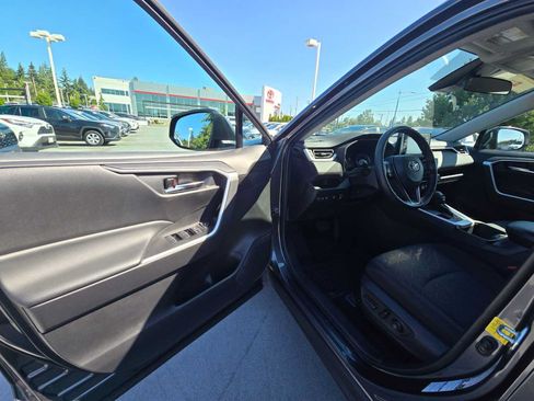 Used 2022 Toyota RAV4 XLE w/ XLE Grade Weather Package AWD/4WD image 20