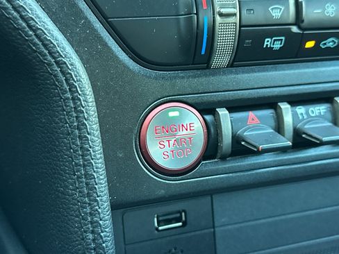 Used 2021 Ford Mustang Shelby GT500 w/ Technology Package image 33