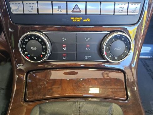 Used 2013 Mercedes-Benz SLK 250 image 21
