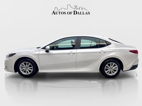 Used 2025 Toyota Camry LE FWD image 5