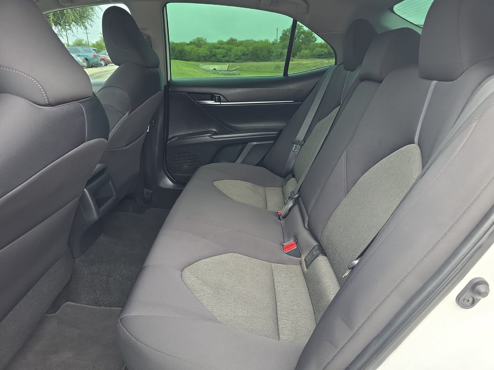 Used 2022 Toyota Camry LE w/ Carpet Mat Package (TMS) FWD image 11