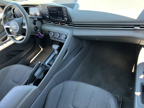 Used 2024 Hyundai Elantra SE image 11