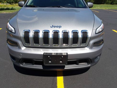 Used 2015 Jeep Cherokee Latitude w/ Comfort/Convenience Group FWD image 26