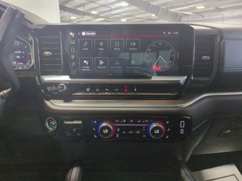 Used 2024 GMC Sierra 2500 SLT w/ SLT Premium Package image 18