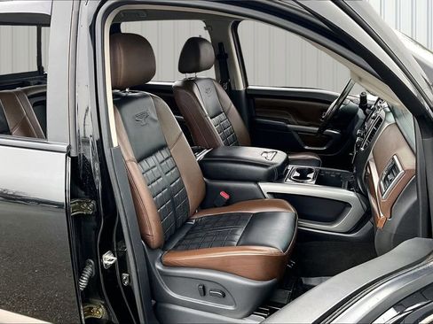 Used 2018 Nissan Titan Platinum Reserve AWD/4WD image 29