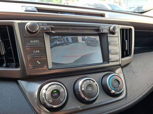 Used 2014 Toyota RAV4 LE FWD image 17