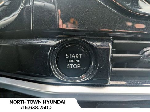 Used 2025 Nissan Pathfinder SV image 19