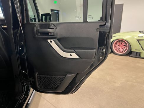 Used 2015 Jeep Wrangler Unlimited Sahara AWD/4WD image 30
