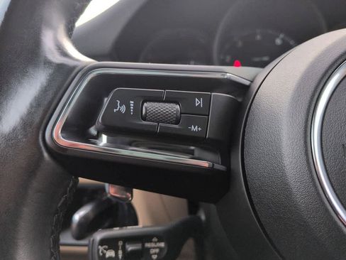 Used 2023 Porsche Macan Turbo image 25