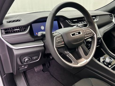 New 2025 Jeep Grand Cherokee Laredo w/ Trailer Tow Package image 14