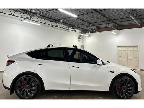 Used 2023 Tesla Model Y Performance image 9
