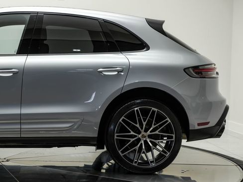 Used 2024 Porsche Macan AWD/4WD image 17