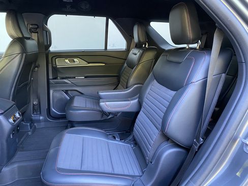 Used 2025 Ford Explorer ST-Line w/ Premium Package RWD image 37