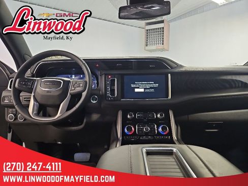 Used 2023 GMC Yukon Denali AWD/4WD image 18