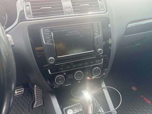 Used 2017 Volkswagen Jetta GLI FWD image 8