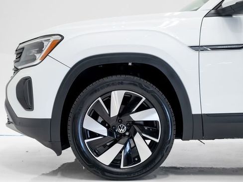 Used 2025 Volkswagen Atlas Cross Sport SE AWD/4WD image 28
