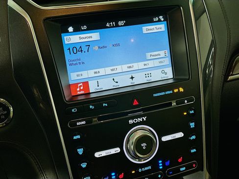 Used 2017 Ford Explorer Platinum image 21