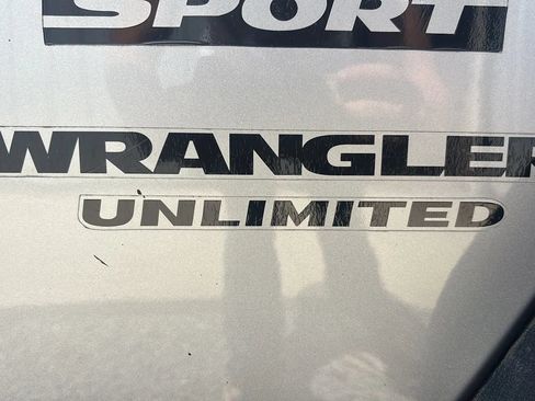 Used 2013 Jeep Wrangler Unlimited Sport AWD/4WD image 9