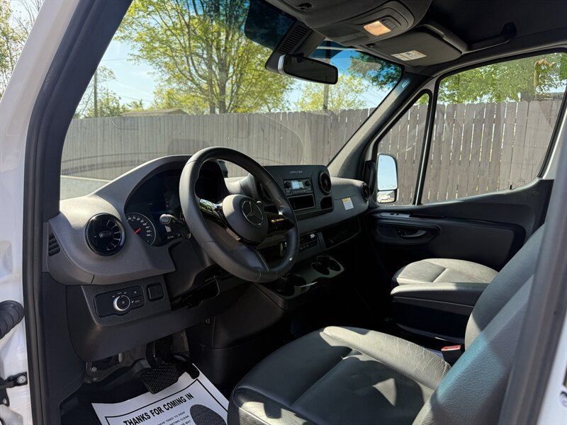 Used 2025 Mercedes-Benz Sprinter 2500 image 28