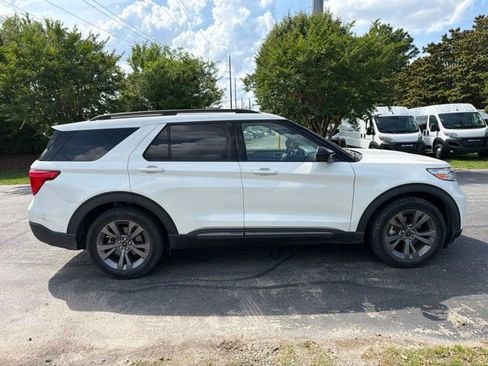 Used 2022 Ford Explorer XLT w/ Equipment Group 202A RWD image 2