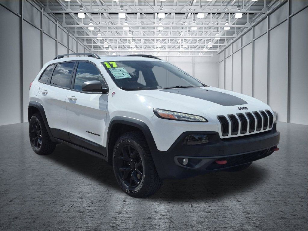 Used 2017 Jeep Cherokee Trailhawk AWD/4WD image 4