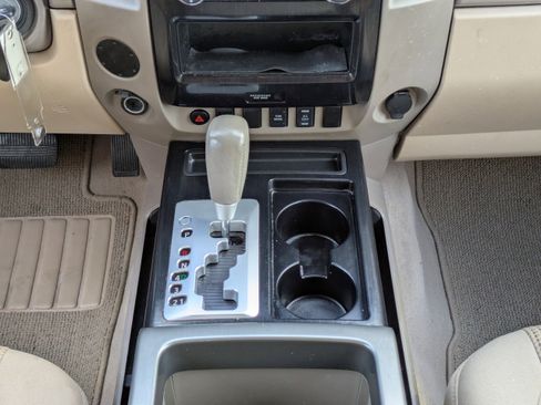 Used 2015 Nissan Titan SV w/ SV Value Truck Package image 18