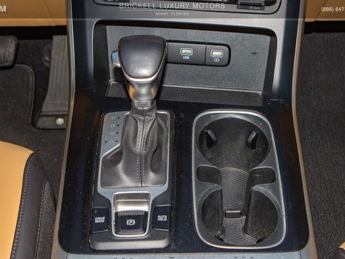 Used 2022 Kia Carnival LX image 22