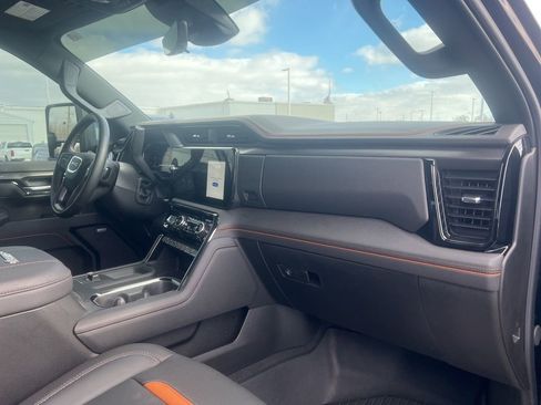 Used 2025 GMC Sierra 2500 AT4 w/ AT4 Premium Plus Package image 18