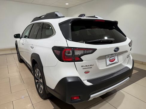 Used 2023 Subaru Outback Touring AWD/4WD image 3
