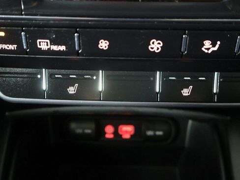 Used 2020 Kia Sorento LX w/ LX I4 Convenience Package image 45