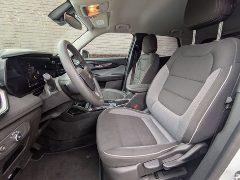 Used 2025 Chevrolet TrailBlazer LT AWD/4WD image 24