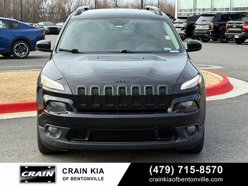 Used 2018 Jeep Cherokee Latitude w/ Altitude Package image 2