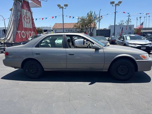 Used 2000 Toyota Camry CE FWD image 3