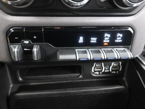Used 2020 RAM 1500 Big Horn AWD/4WD image 35
