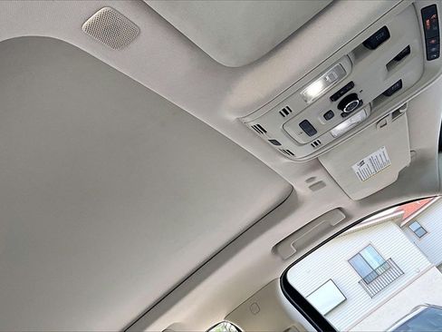 Used 2021 GMC Yukon Denali w/ Denali Premium Package image 28