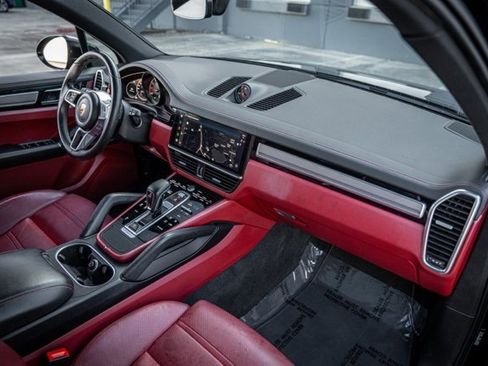 Used 2022 Porsche Cayenne Platinum Edition image 26