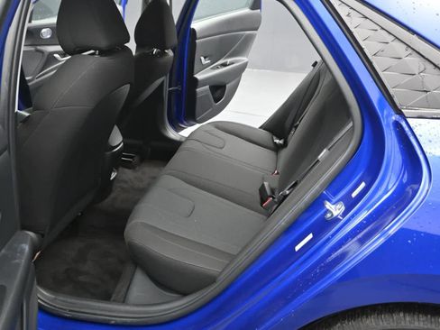 Used 2024 Hyundai Elantra SE FWD image 15