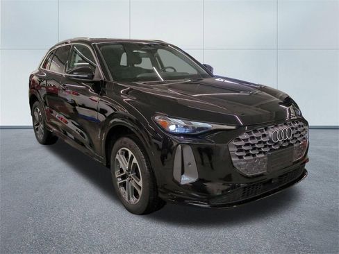 Used 2025 Audi Q5 Premium w/ Convenience Package image 1